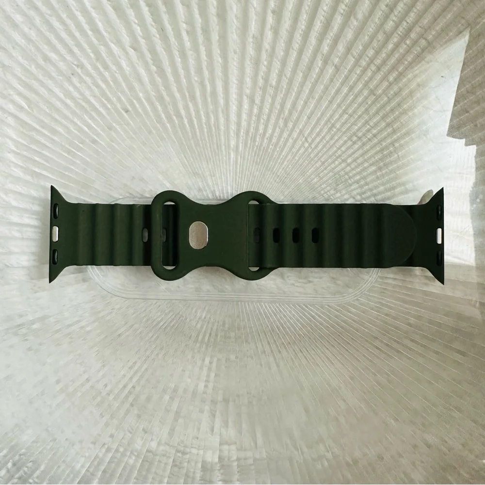 Ocean Loop Apple Watch Black Silicone Band – NWT
